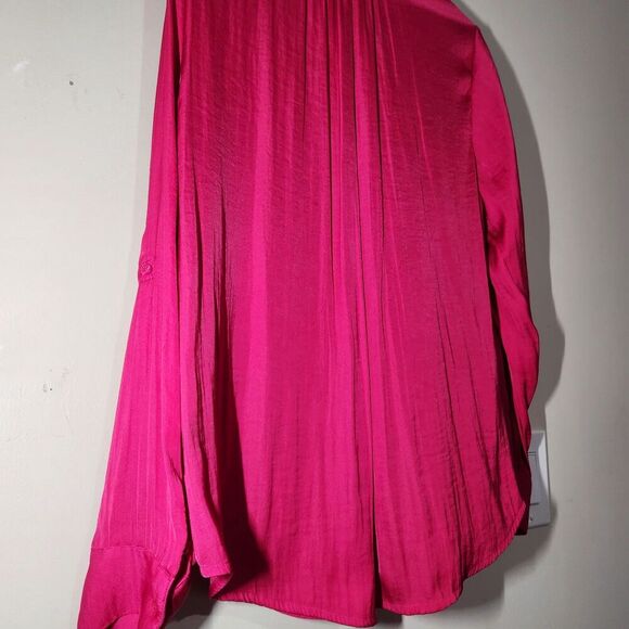 Simply Vera wang top Women Size Large Fucsia Color Silky Top Roll Tab Sleeves - Picture 7 of 15